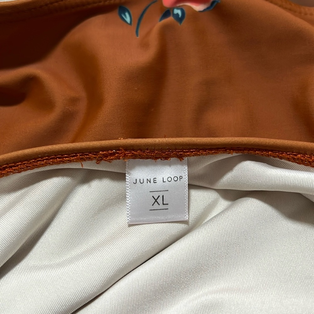 XL June Loop Bikini- Cindy top and Jenelle Super Hi-waist bottoms in Rust floral - Picture 6 of 6